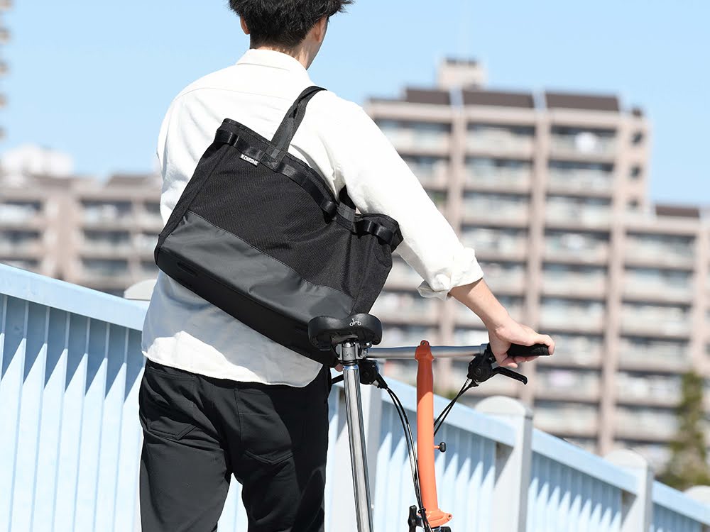 CHROME FLEXIBLE BIKE TOTE